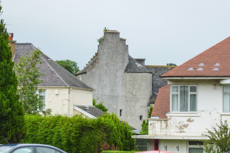 Roseburn House Castle in Edinburgh, Midlothian Stravaiging around